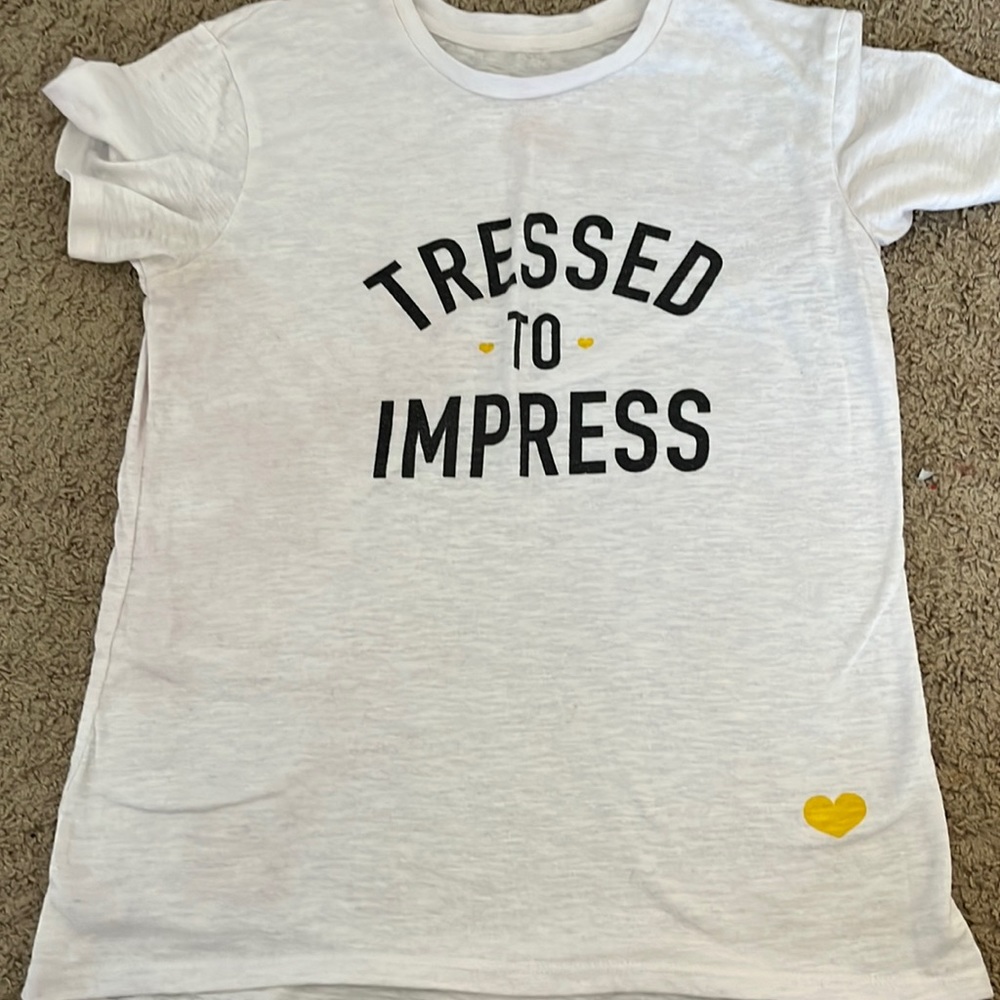 white black and yellow dry bar shirt size small